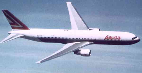 Пассажирский самолёт Боинг 767-300.