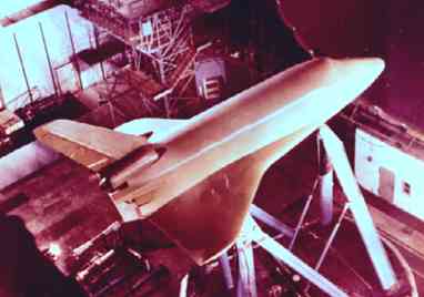 Модель орбитального корабля «Буран» в аэродинамической трубе.