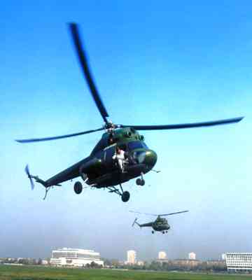 Вертолёты Ми-2 на соревнованиях.
