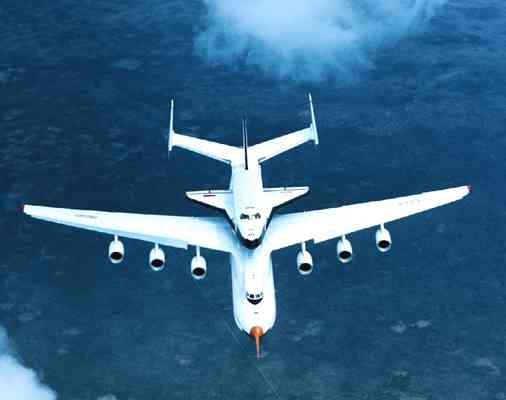 Транспортировка орбитального корабля «Буран» на самолёте Ан-225 «Мрия».