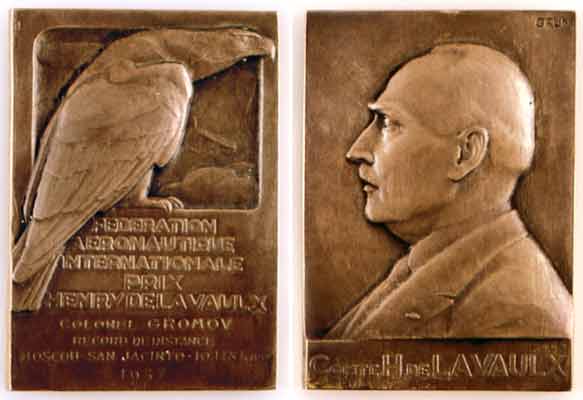 Медаль А. де Лаво, вручённая советскому лётчику М. М. Громову в 1937.