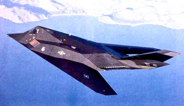 Ударный малозаметный самолёт F-117A.