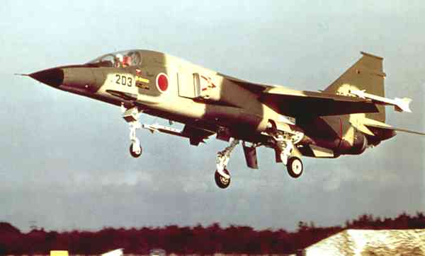 Истребитель-бомбардировщик F-1.