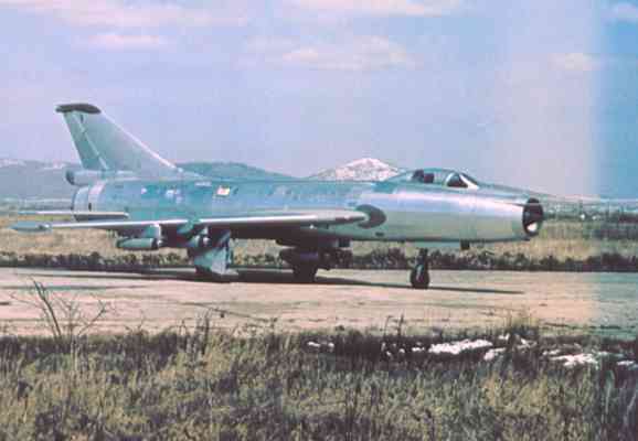 Истребитель-бомбардировщик Су-7БМ.
