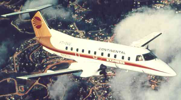 Пассажирский самолёт EMB‑120 «Бразилия».